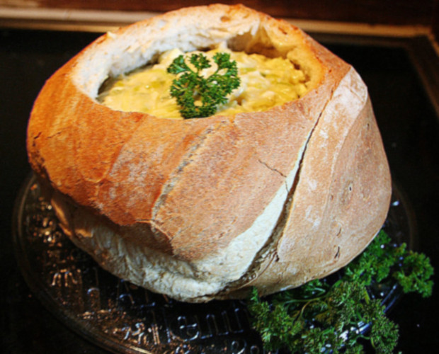 fondue savoyarde dans du pain